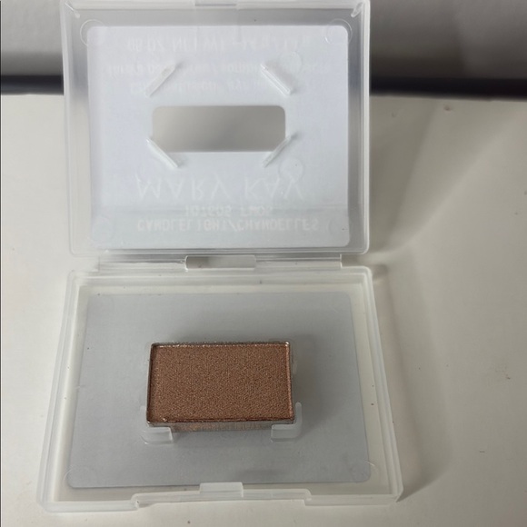 Mary Kay Chromafusion Eye Shadow in Candlelight - Picture 2 of 4